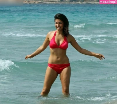 Roxanne Pallett [ roxanne-pallett ] - Pool Play 💦