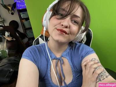 Tamara Lynn Chambers [ tamara-lynn-chambers ] - Computer and dick you know what time it is