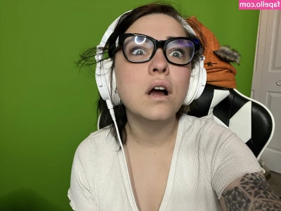Tamara Lynn Chambers [ tamara-lynn-chambers ] - Removing your bra after a long day it’s amazing