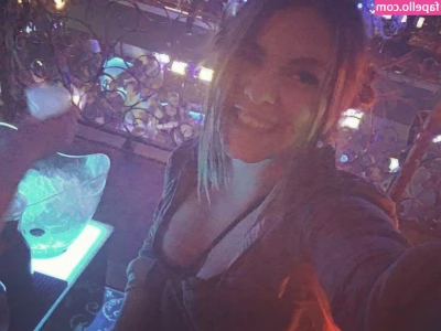 Tamara Lynn Chambers [ tamara-lynn-chambers ] - Come join me… let’s make it a wet Monday💦💦 The wetter the