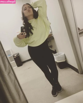 Tamara Lynn Chambers [ tamara-lynn-chambers ] - What part of my body do you like to see more