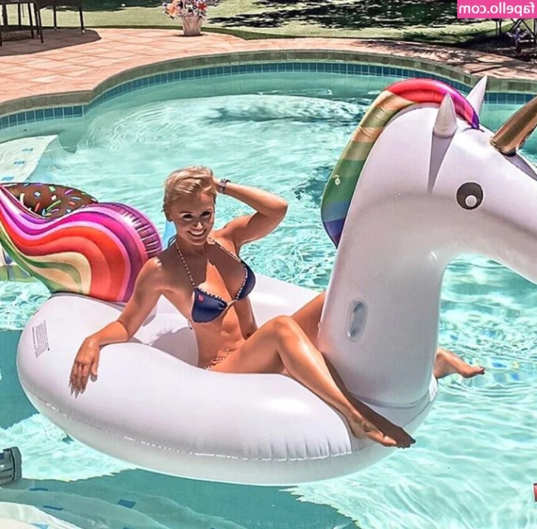Blair O'Neal [ blair-o-neal ] - CIAO RAGAZZI STO PREPARANDO TANTE COSINE PER VOI  Scrivetemi pussy in
