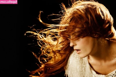 Florence Welch [ florence-welch ] - Nasty BROOKS Pink and Black Running Shoes with no socks who wants to