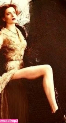 Florence Welch [ florence-welch ] - Sippin Sippin  What you doin  Where you at