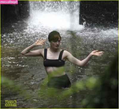 Florence Welch [ florence-welch ] - TGIF guys  Whose getting laid this weekend