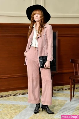 Florence Welch [ florence-welch ] - It’s a casual T-shirt kind of day 💕