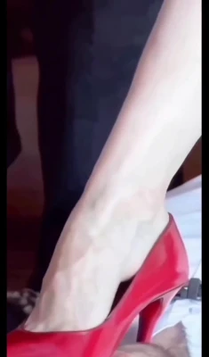 Florence Welch [ florence-welch ] - After work French Tip Footjob