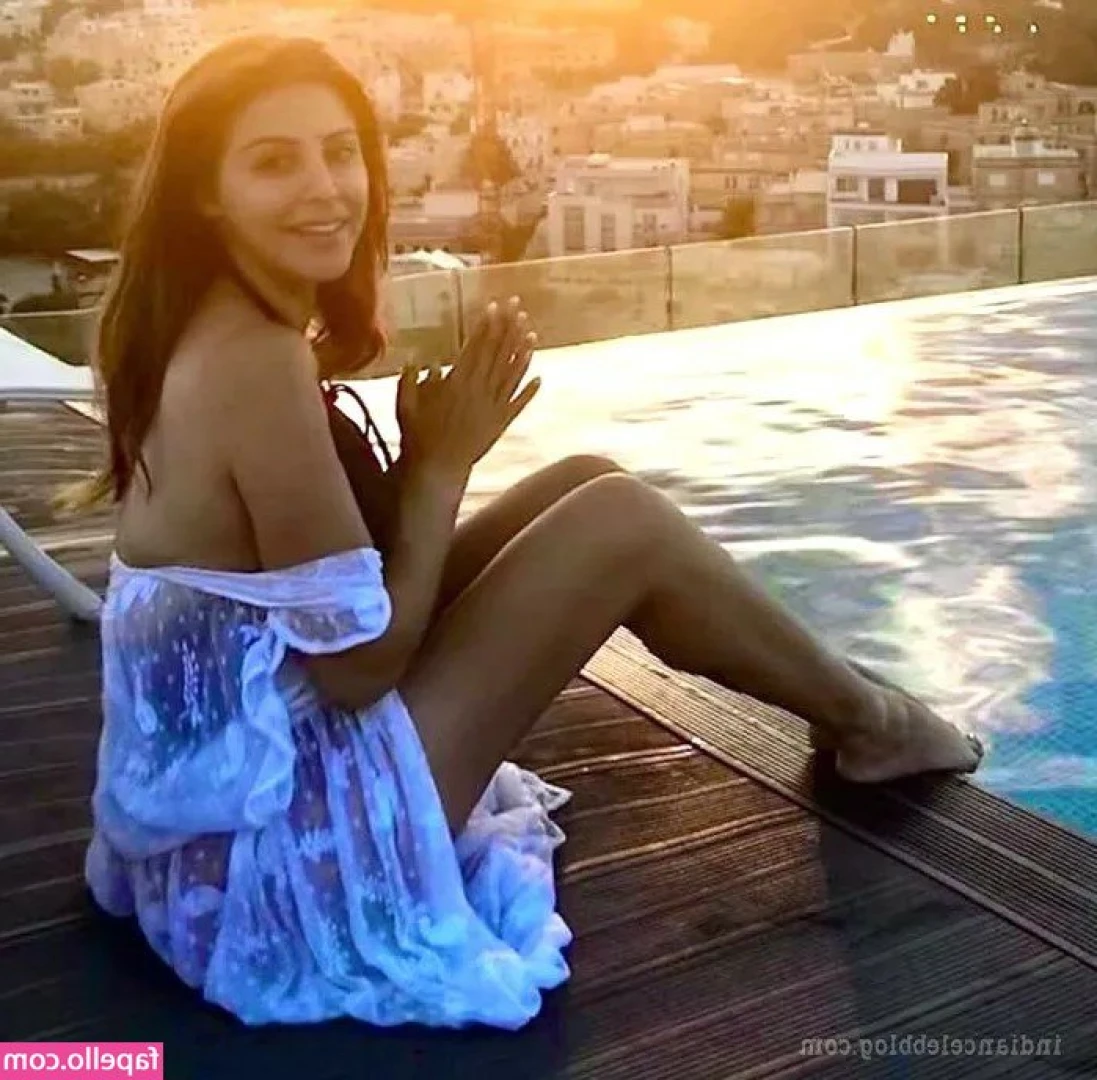 Karishma Kotak [ karishma-kotak ] - You don t mind if I just wear this right