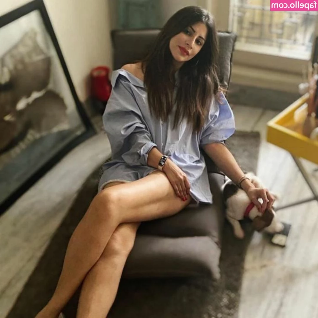 Karishma Kotak [ karishma-kotak ] - Le seguí dando tan rico a  chakaloskii21 usamos este sillón que me