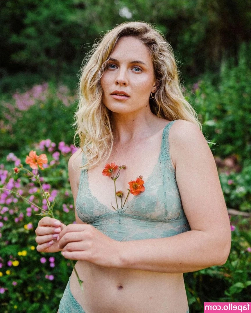 Lydia Cooke [ lydia-cooke ] - at this point, this is all it takes to make you hard. you're welcome