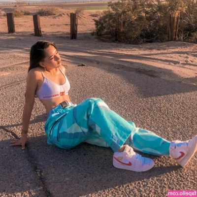 Ashly Martinez [ ashly-martinez ] - There s a moment between the end of the day and the start of the