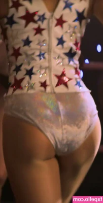 Betty Gilpin [ betty-gilpin ] - I'm bored... What should I record?