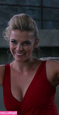 Betty Gilpin [ betty-gilpin ] - Where are my ass lovers?