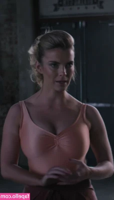 Betty Gilpin [ betty-gilpin ] - It doesn't take long for me to take off my clothes when I'm working