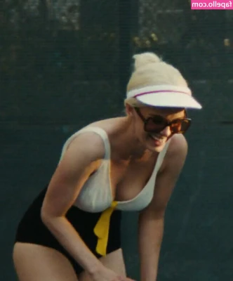Betty Gilpin [ betty-gilpin ] - Thursday shenanigans