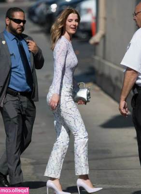 Betty Gilpin [ betty-gilpin ] - sometimes you just have to show your boobs 🔥