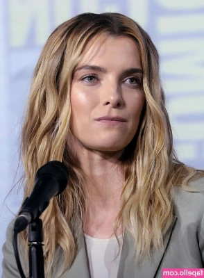 Betty Gilpin [ betty-gilpin ] - Yes this video is SUPER random and not planned BUT it includes
