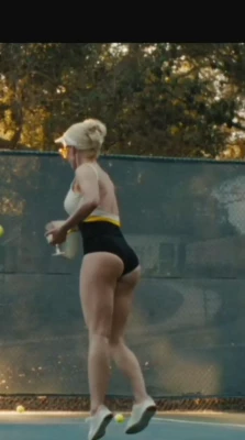 Betty Gilpin [ betty-gilpin ] - Nouvelle vidéo de moi après mon bain j avais trop envie mais chuttt
