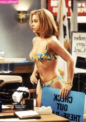 Christina Applegate [ christina-applegate ] - You are what you eat 🥗🍕🥙🌭  Did you know there was a study