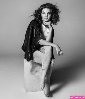 Camren Bicondova [ camren-bicondova ] - Watch my naked tits bounce around while I put my scrub pants on   I part 1