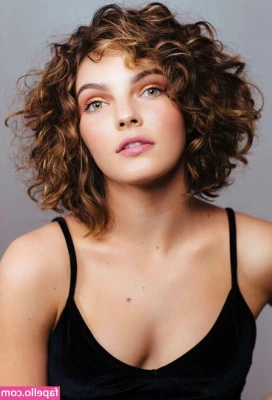 Camren Bicondova [ camren-bicondova ] - How inch do you think it measures? Winners might get a gift 😘