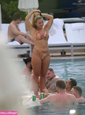 Ellie Brown [ ellie-brown ] - Editing a hot video @minniescarlet 🥵  It will be ready by the time