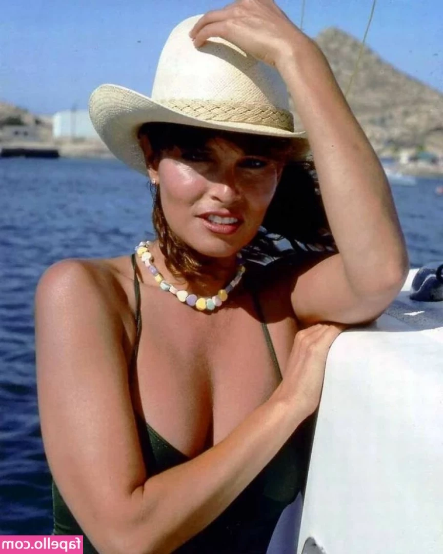 Raquel Welch [ raquel-welch ] - Heut aus einer ganz anderen Perspektive   guck mir zu wie ich meine