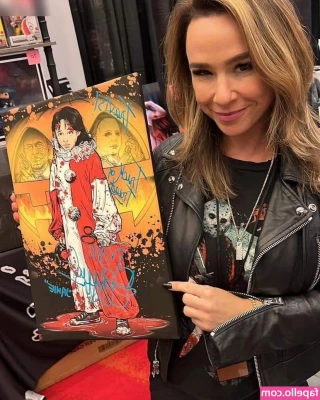 Danielle Harris [ danielle-harris ] - High five!!!