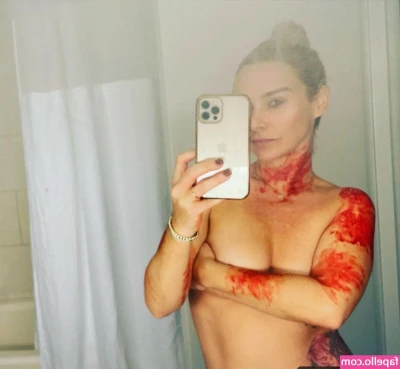 Danielle Harris [ danielle-harris ] - Can someone please send 20$ for food to where it says in my pinned