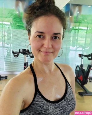 Danica McKellar [ danica-mckellar ] - go tip me  loser