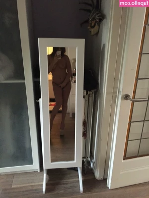 Laura Ponticorvo [ laura-ponticorvo ] - this is also a butt, 100%.