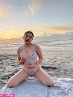 Monica Urias [ monica-urias ] - Tha tha thick