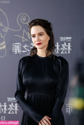 Katherine Waterston [ katherine-waterston ] - I wonder what you're staring at 🥰🥰