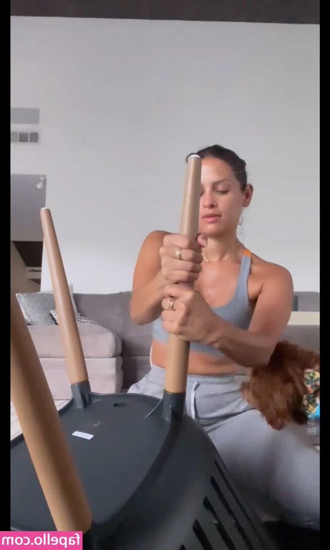 Rocsi Diaz [ rocsi-diaz ] - Slippery when wet