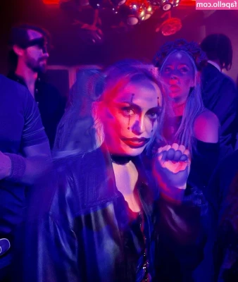 Brandi Cyrus [ brandi-cyrus ] - Finger me until I can t take it anymore