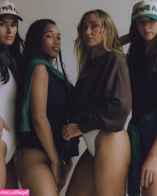 Brandi Cyrus [ brandi-cyrus ] - Do u enjoy black lingerie 😈⛓ I hope u do