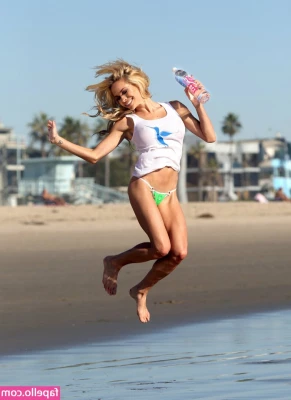 Dani Mathers [ dani-mathers ] - What footie content would you like to see  The item with the biggest