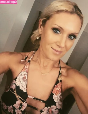 Natalie Gulbis [ natalie-gulbis ] - Tus manos en mi culo las mias en tu