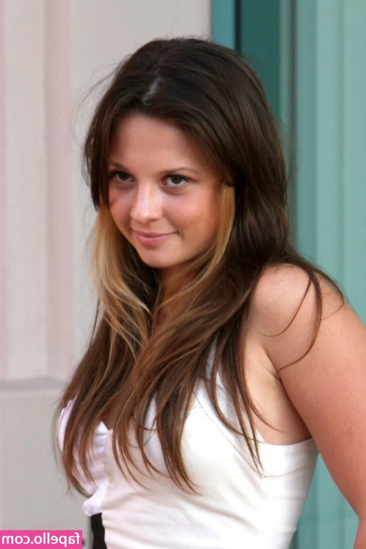 Mackenzie Rosman [ mackenzie-rosman ] - Headed to Jamaica soon on vaycay, gonna try and upload some pics and