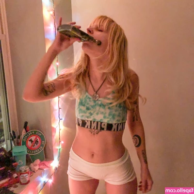 Bonnie Grace [ bonnie-grace ] - Can I get away with this, or is my belly just to big now? I