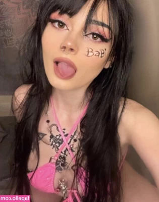 Portsmouth - I was feeling anxious and a little stressed. Then I realized my pussy