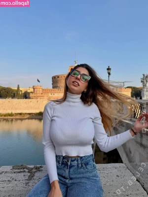 Giusy Piazza [ giusy-piazza ] - My French Tips Makes His Dick Stiff!