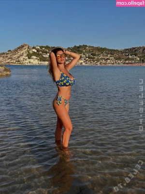 Giusy Piazza [ giusy-piazza ] - Fresh Booty 🍑 Would you go for a beach day with me? 💦