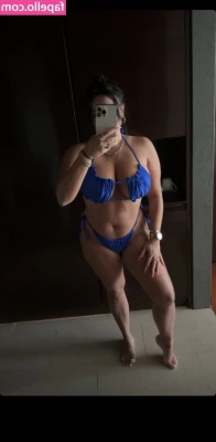 Laurab974 [ laurab974-1 ] - Legs for days