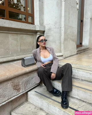 Rosario Matew [ rosario-matew ] - 1 or 2? 🖤 Comment here below 👇🏻 1 ou 2 ? 💚 Commentez