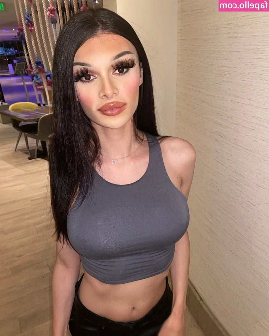 chynaplatinum [ ts-nikkie ] - What do y’all think of these yoga pants?? Or did you even notice