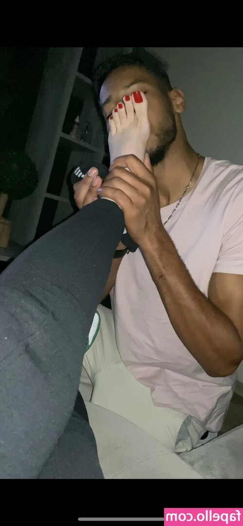 Emily Anne Gordon [ emily-anne-gordon ] - rate my feet