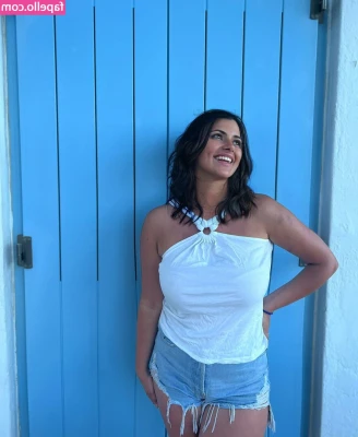 Bec Danaher [ bec-danaher ] - Now who’s ready to oil me all up? 😻