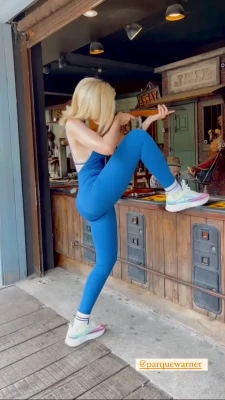 Adriana Abenia [ adriana-abenia ] - Tip me for a surprise in your inbox