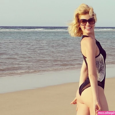 Adriana Abenia [ adriana-abenia ] - I m feeling playful